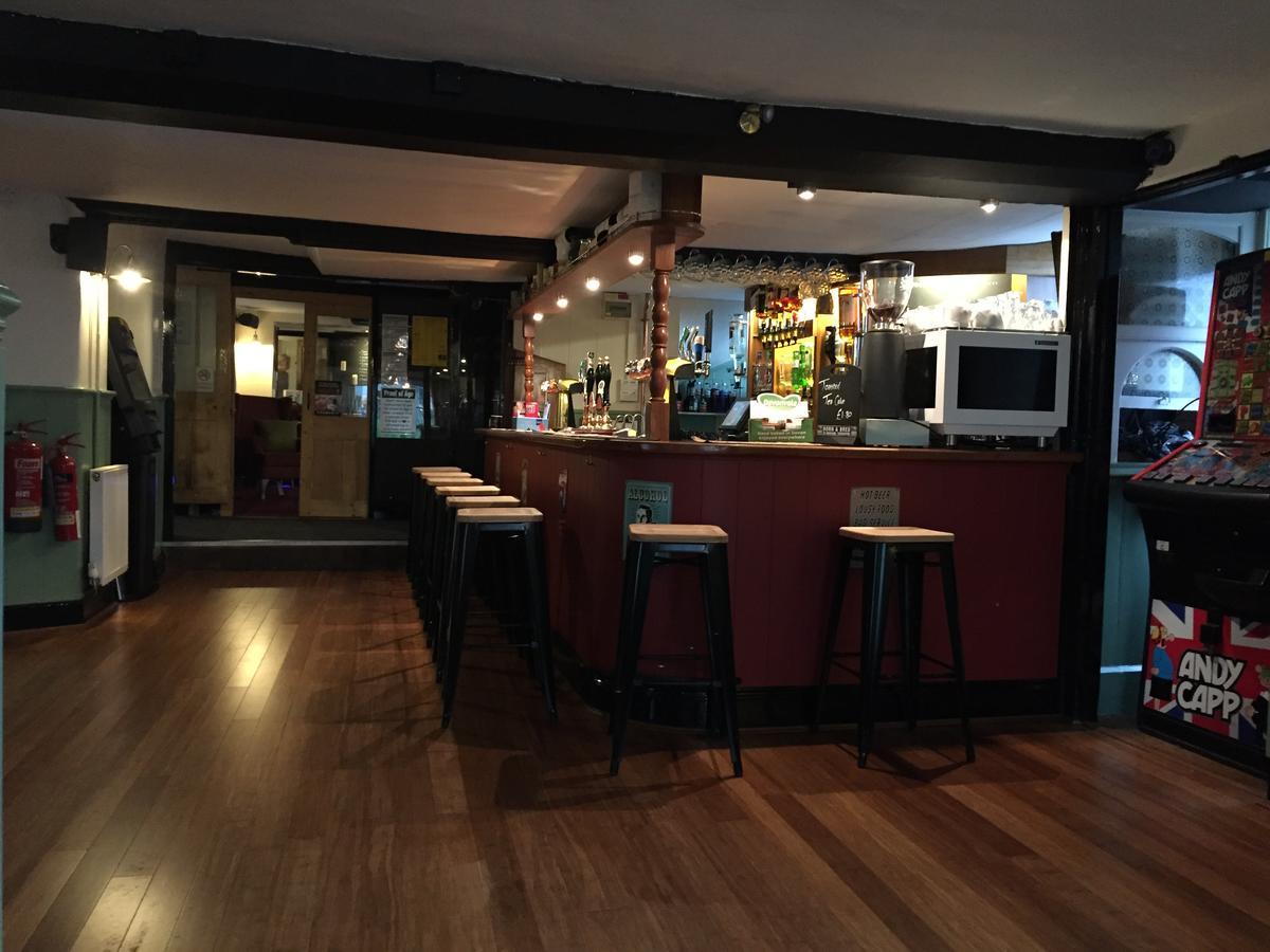 The Globe Inn Бакфастли Экстерьер фото